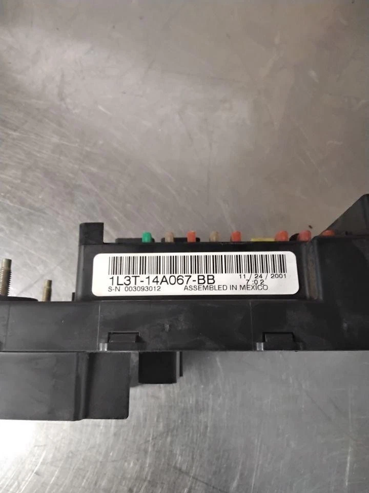 2000-2004 Ford Pickup F150 Engine Fuse Box OEM#YL3Z12A581FF - Image 3 of 3