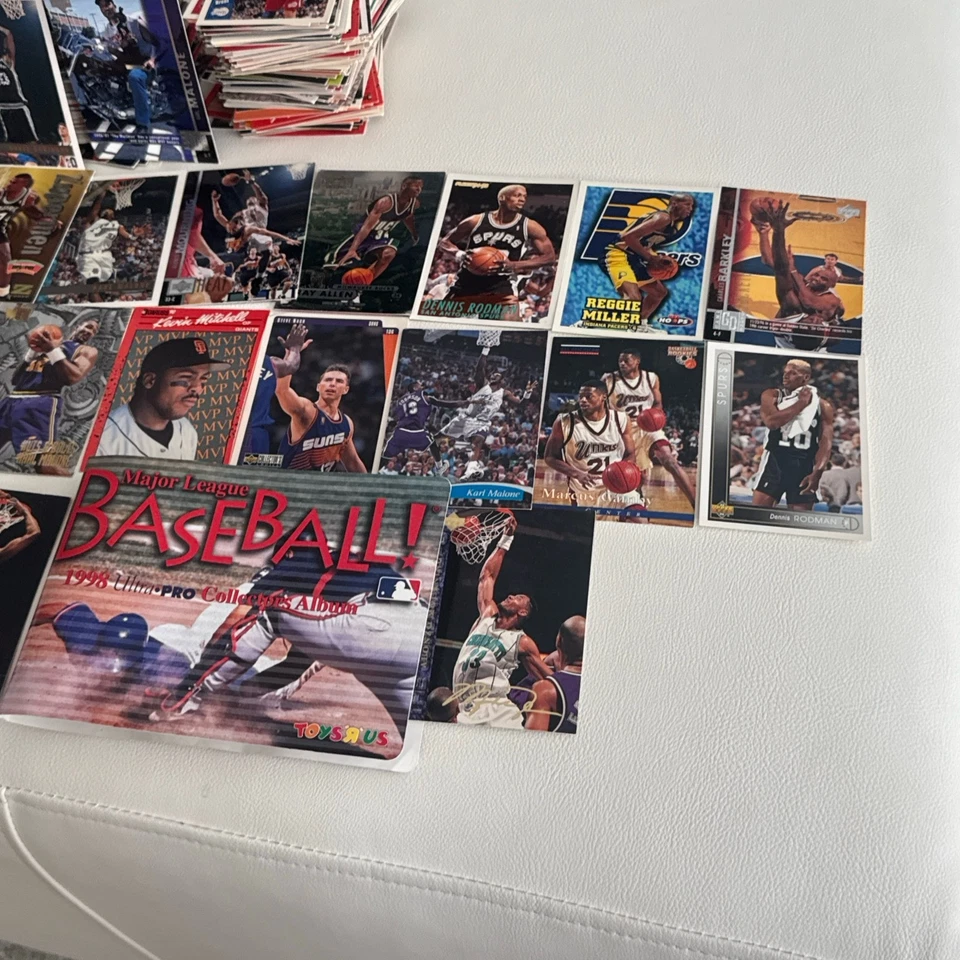 Colección de tarjetas de baloncesto y béisbol vintage de la vieja escuela Foto 3 de 4