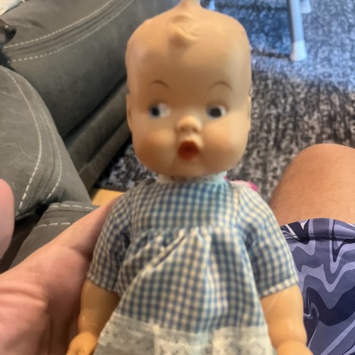Vintage Drink Wet Vinyl/Gummi Baby Puppe 10" Seitenblick bemalte Augen geformtes Haar