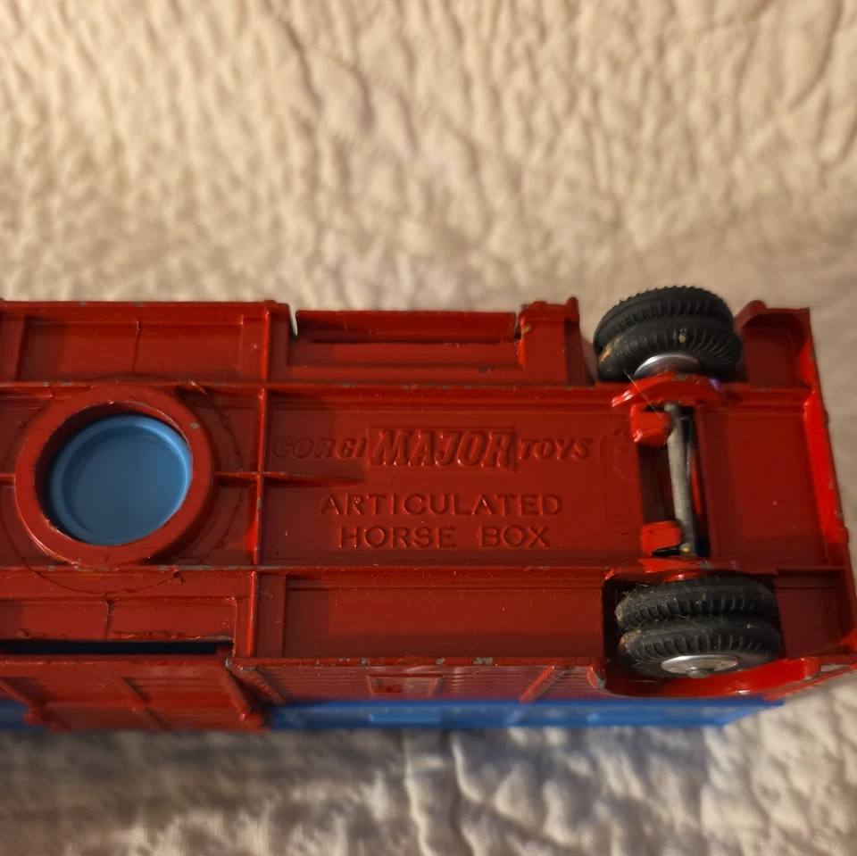 VTG CORGI TOYS CHIPPERFIELDS CIRCUS VEHICLES LOT of 11 DIE CAST - Image 4 of 4