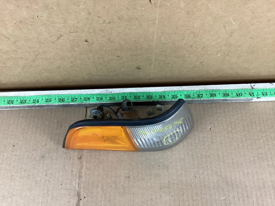 1986 - 1990年讴歌传奇轿车右前角转向信号标记灯原始设备制造商 — 第 2/4 张图片