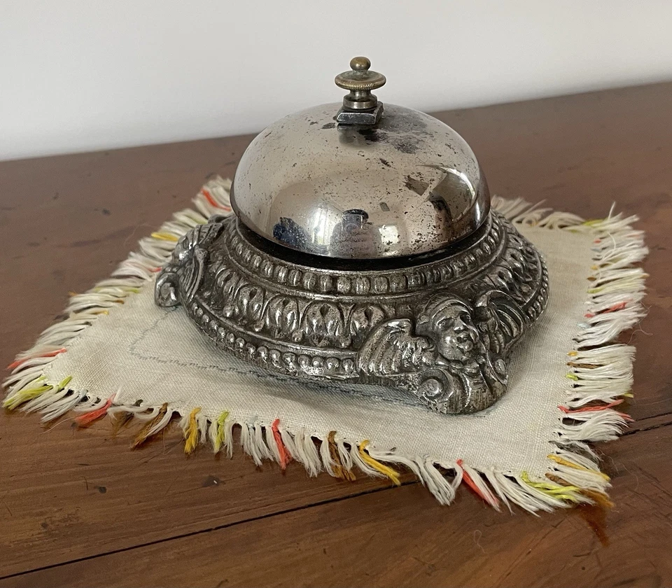 Sonnette De Table Ancienne En Métal Réception Hôtel Pension De Famille - Photo 3/4