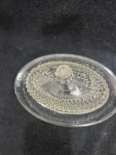 Plato de mantequilla ovalado de 9"" tapa abovedada de 9"" con patas de diamante con patas de vidrio de Indiana - Imagen 6 de 8
