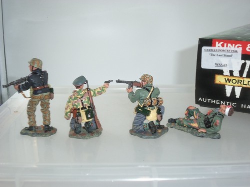 JUEGO REY Y PAÍS WS065 OFICIAL DEL EJÉRCITO ALEMÁN + TROPAS + VÍCTIMAS HERIDAS - Imagen 2 de 2