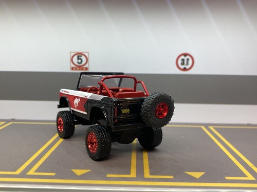 1966 Ford Bronco Lifted 4x4 Truck 1/64 Diecast Custom Off Road M2 Machines - Picture 12 of 14