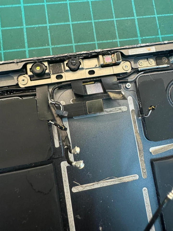iPad Pro 12.9” 5th Gen A2378 Space Grey Housing Battery Charging Port camera - Image 3 of 4