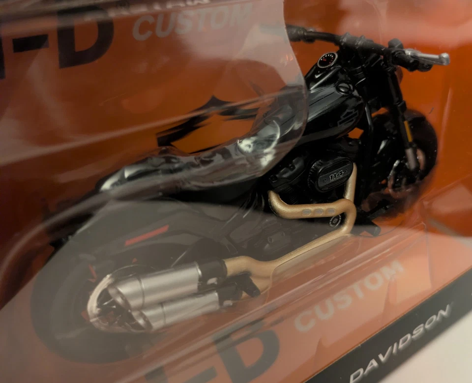 Maisto Harley Davidson 2022 Black Fat Bob 114 Series 43 1:18 fundido a presión Foto 3 de 4