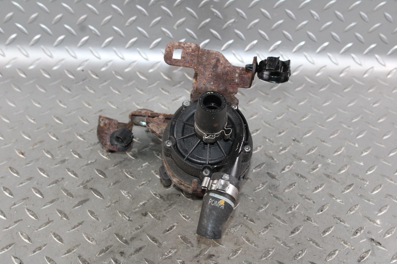 Maserati Ghibli 2014-2021 Auxiliary water pump