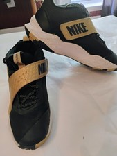 Nike Team Hustle D Basketball Shoes, Black Gold Size Kids 6.5
