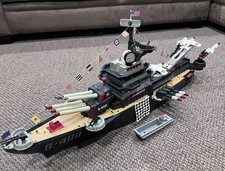 1960's Deluxe Reading Corp. USS Battlewagon Toy Ship B400 Cruiser W/Tons Parts