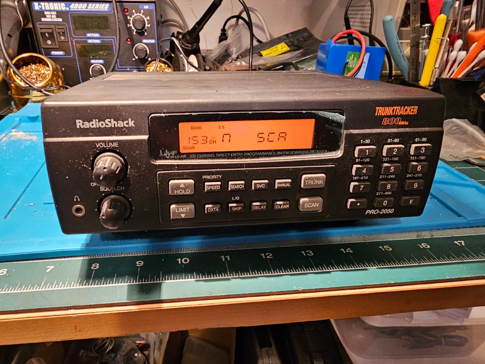 Radio Shack PRO2050 TrunkTracker 300channel AM/FM Scanner VHF/UHF/Air