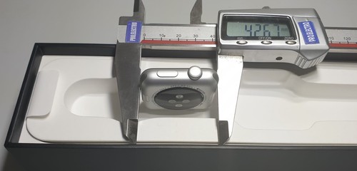 Apple Watch 3 gris 42mm Nike+ MQL32ZD/A (vitre cassé hors service) grade B - Photo 3/3