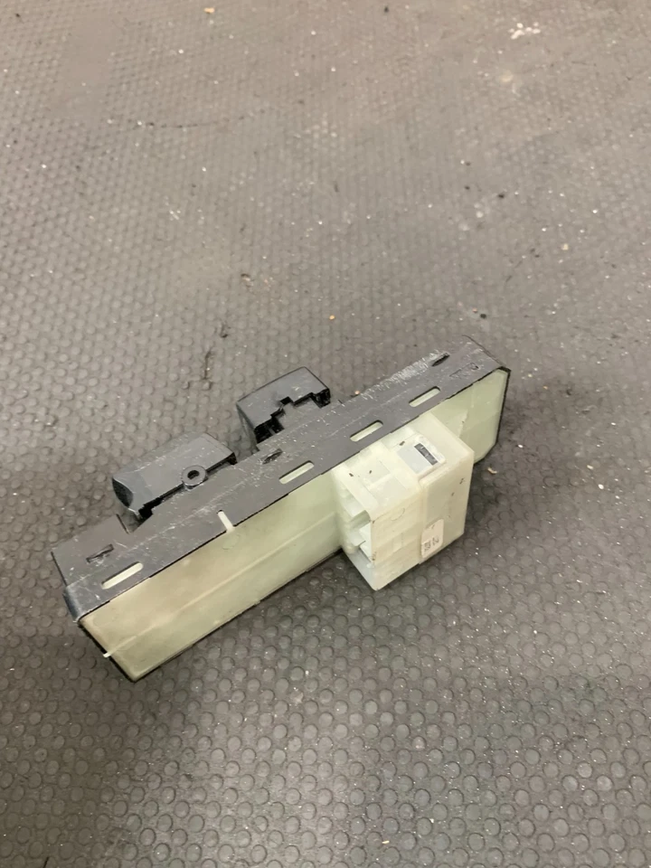 Interruptor de control de ventana delantera del lado del conductor Suzuki Swift 2008 #2 Foto 2 de 3