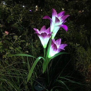 Fleur de lys solaire LED Lampe extérieure de jardin de jardin à pelouse de jardin imperméable légère