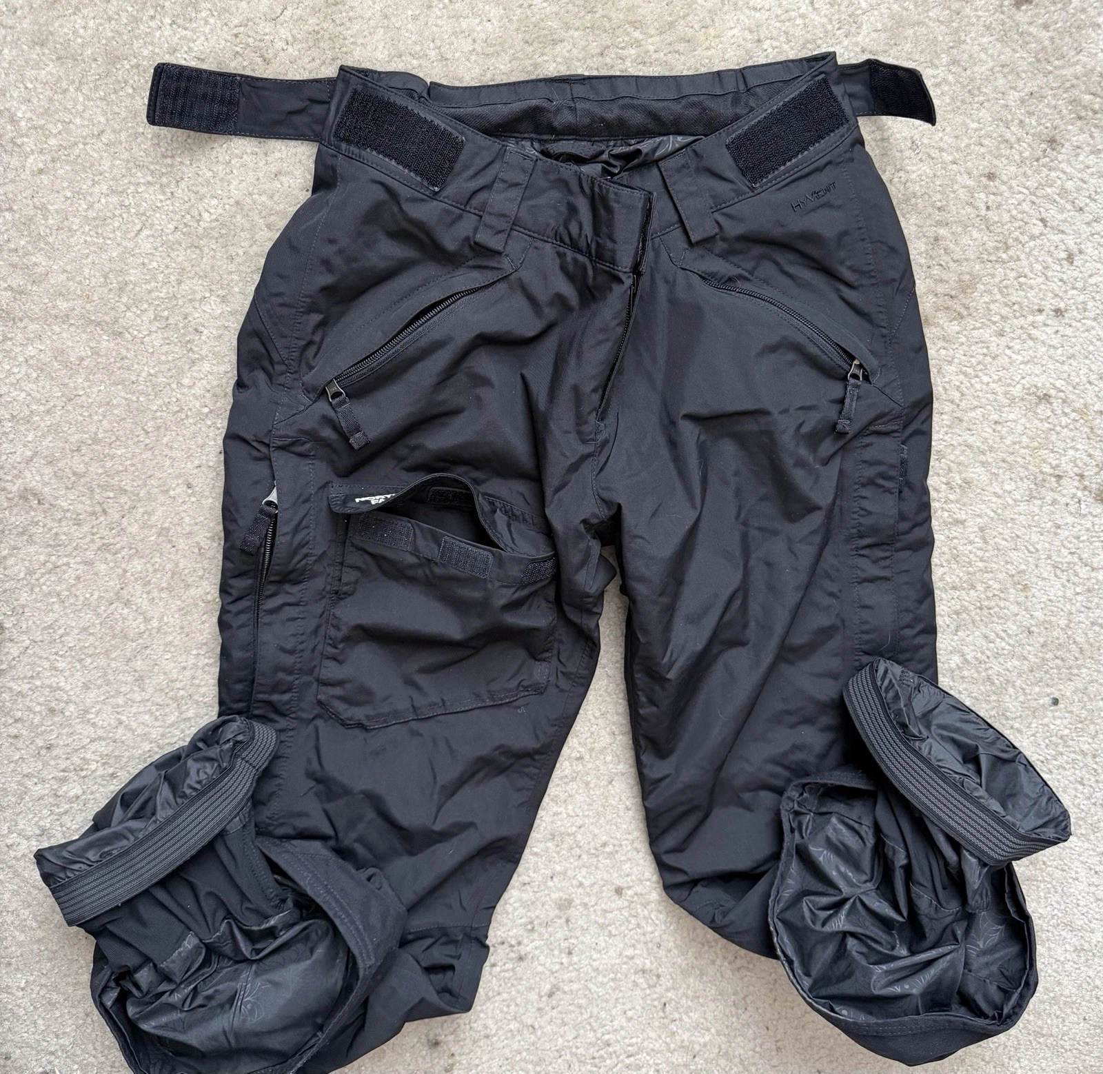 The North Face HyVent Womens M 100% Nylon Lined Waterproof Snow Ski Rain Pants
Opens in a new window