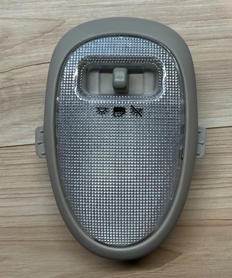 Saturn Vue 2002-2007 techo superior centro lectura cúpula mapa luz lámpara OEM Foto 4 de 4