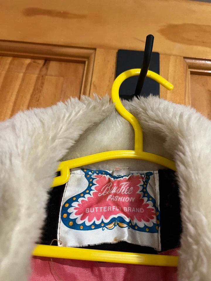 Jaqueta feminina marca borboleta vintage anos 70 – veludo marrom com acabamento de pele sintética - Imagem 3 de 4