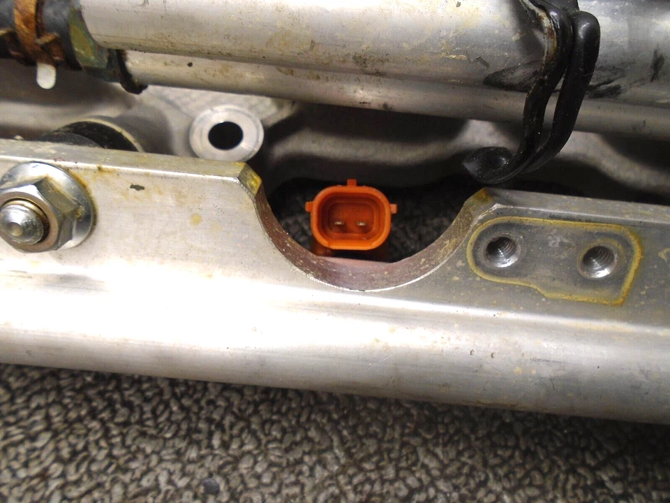 SUZUKI 4 TIEMPOS 115HP FUERABORDA COLECTOR DE ADMISIÓN CONJUNTO/CUERPO ACELERADOR 115 HP DF115 Foto 4 de 4