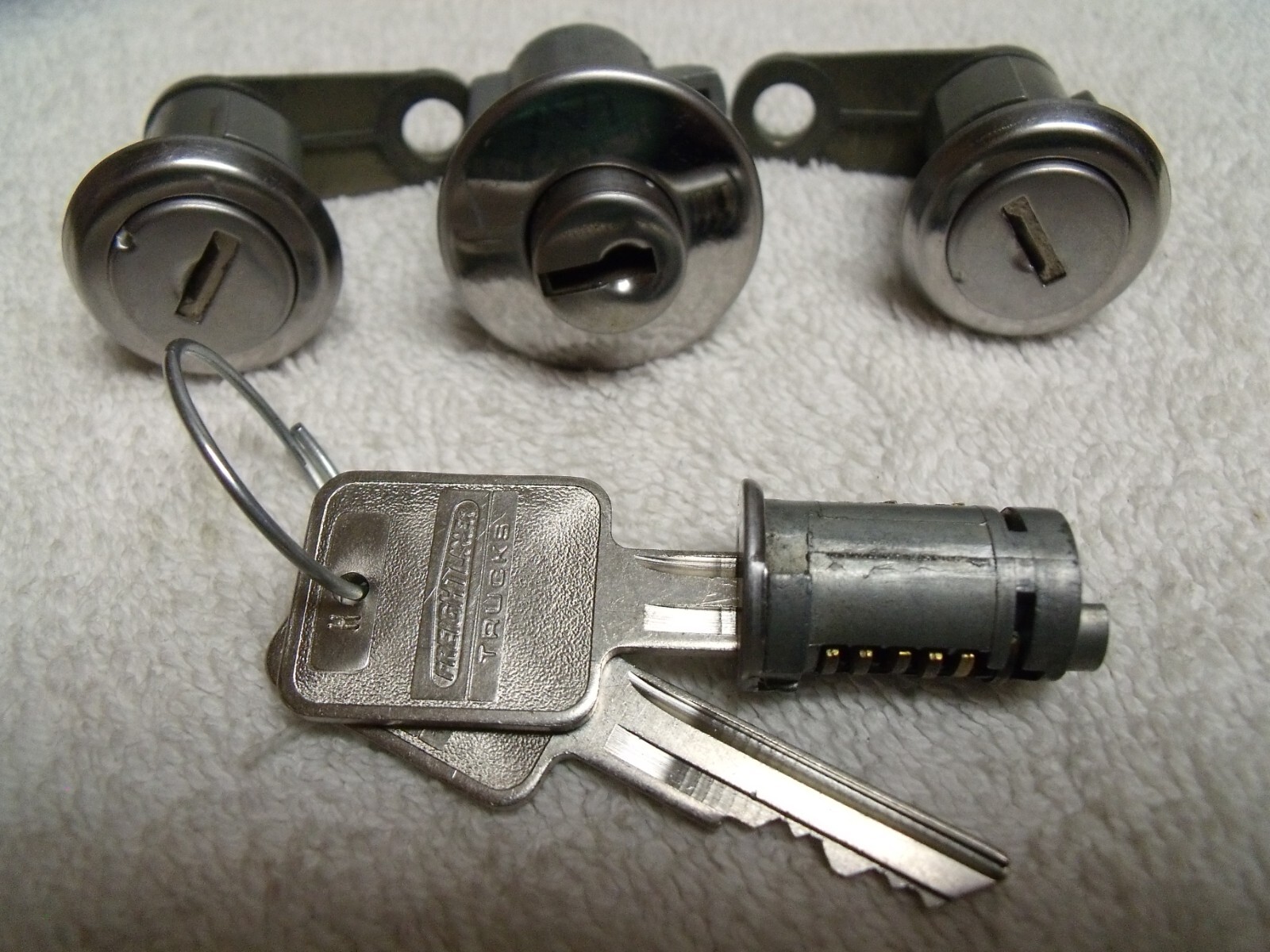 NOS FREIGHTLINER BIG RIG TRUCK IGNITION & DOOR & GLOVE BOX LOCK SET