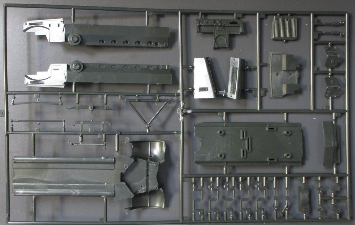 ESCI 1/35th Scale Demag D7 - Parts Lot C from Kit No. 5007