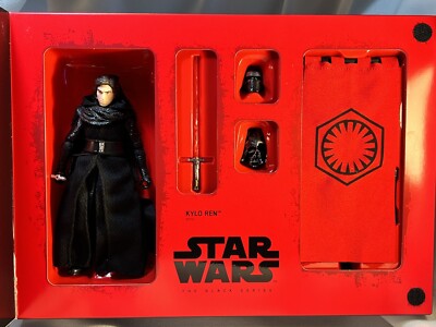 SDCC EXCLUSIVE Kylo Ren Unmasked 6