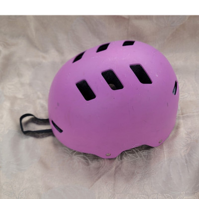 Lanova W-099 Skateboarding Helmet, Lightweight Protective Gear for Sports Safety