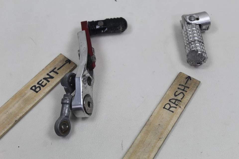 Ducati Panigale 959 899 1199 1299 CNC Racing Juego trasero derecho Soporte pernos 4 PIEZAS Foto 3 de 4