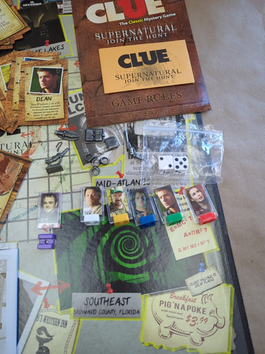 2014 CLUE Supernatural Join the Hunt Board Game - Complete USAopoly Hasbro - Picture 12 of 15