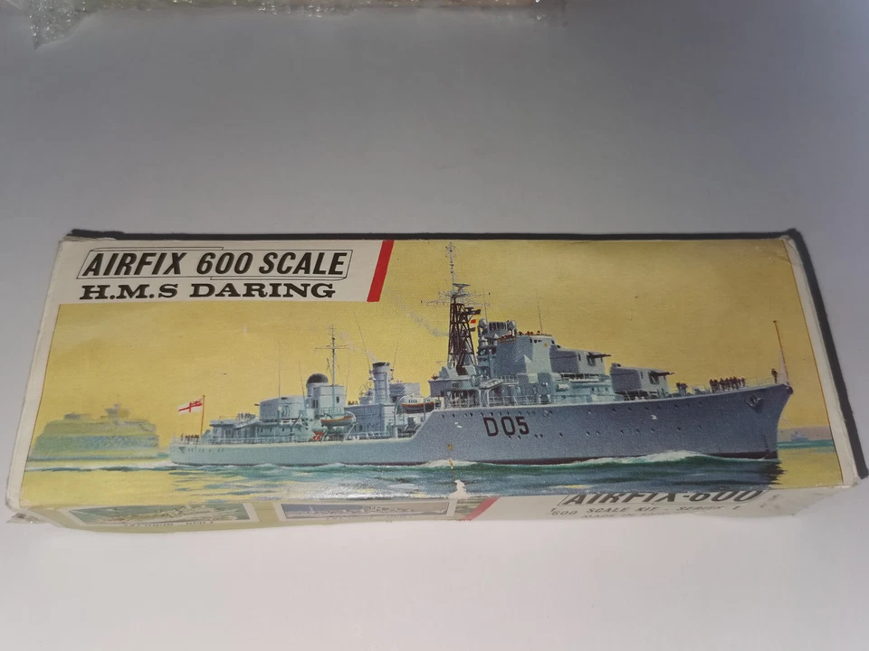 Airfix  H.M.S. Daring Airfix | N. F3S | 1:600 red stripe  Incomplete !!! - Immagine 3 di 4