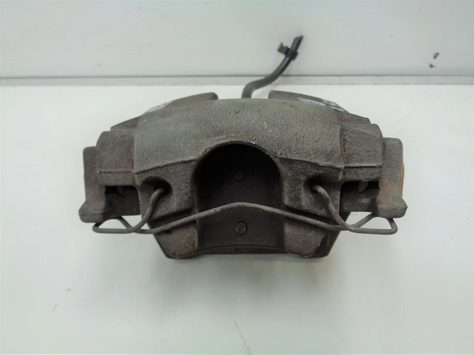 03-14 Volvo XC90 AWD Rear Left Driver Side Brake Caliper 30639523 OEM AK210153 - Image 3 of 4