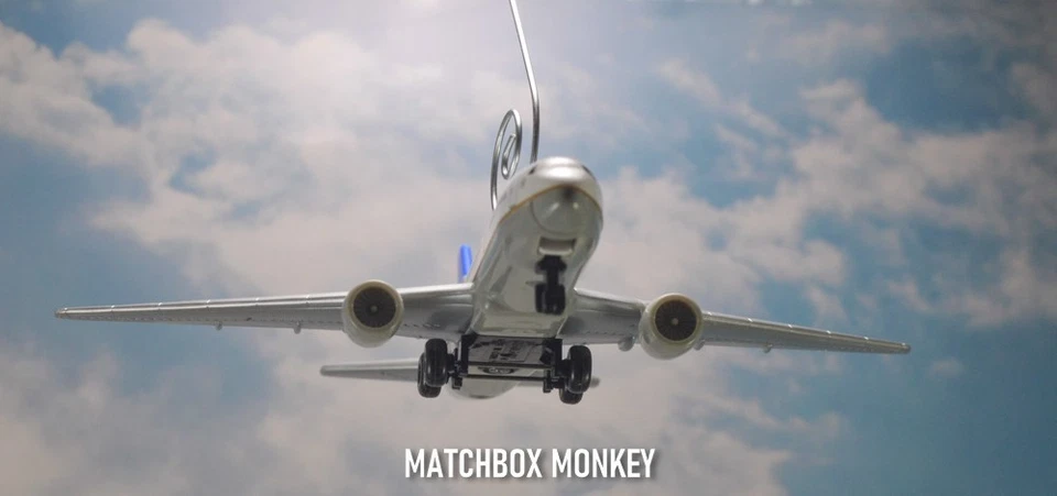 Vintage United Airlines Livery Boeing 777 Christmas Ornament Airplane Plane Jet - Image 3 of 4