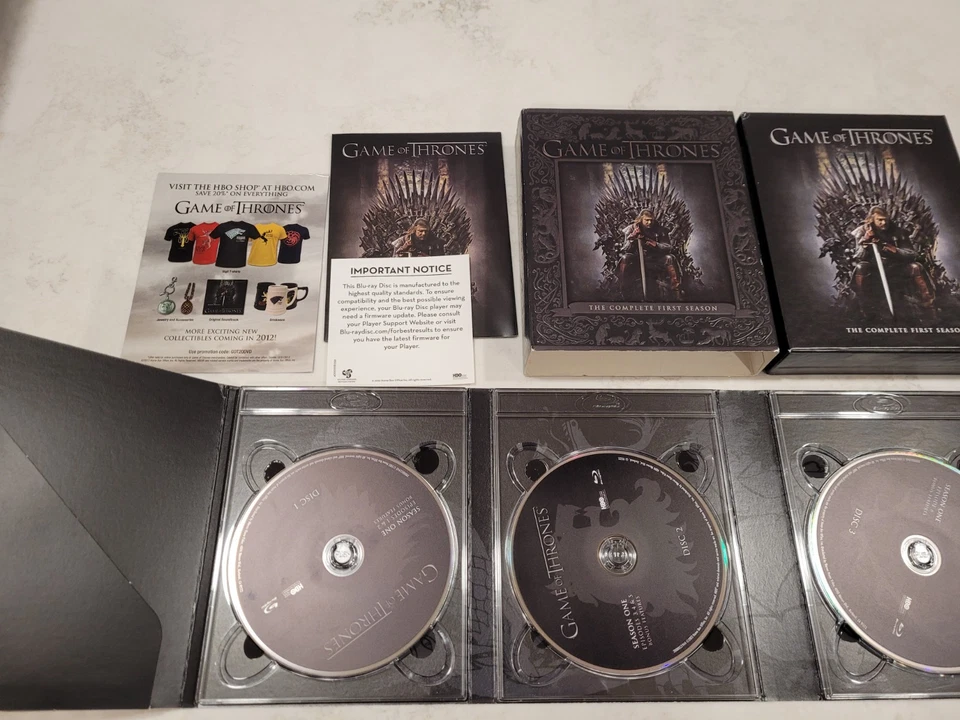 Game of Thrones Seasons 1-4 Blu-Ray Box Sets w/ Bonus Content & Geoffrey Figure Foto 3 de 4