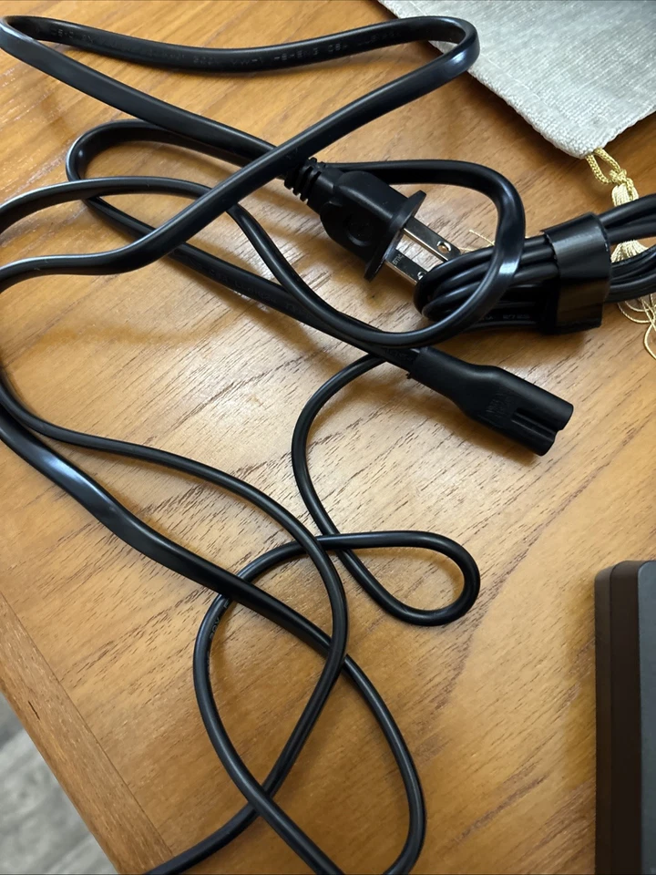 Insignia Laptop Charger 65w New From Best Botha’s Many Plug Tips To Fit All. - Image 4 of 4