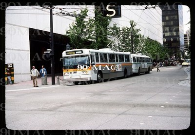 BC HYDRO. FLYER TROLLEYBUS #2628. Vancouver (BC). Original Slide 1977.