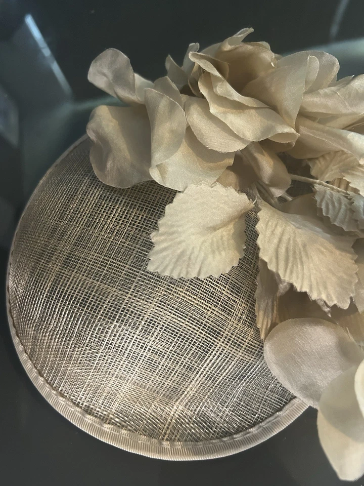 Fasinator Women's Cream Colour New Never Wore No Tags - Image 3 of 4