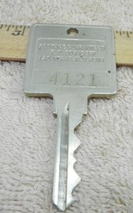 Vintage METAL ROOM LARGE KEY LAS VEGAS NEVADA HILTON HOTEL CASINO !