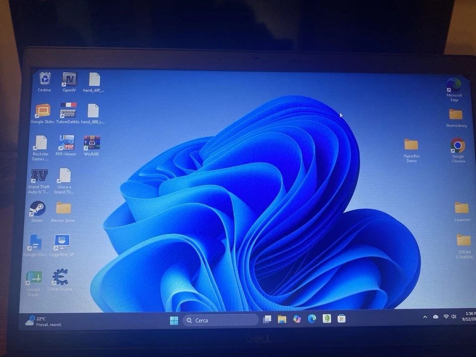 Dell Latitude 3301 · i5-8265U · 8GB · 238GB, foto 2 di 5