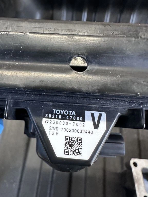 Lexus RX 450H 2020 Distronic radar sensor 8821047080 EUP12565 - Image 4 of 4