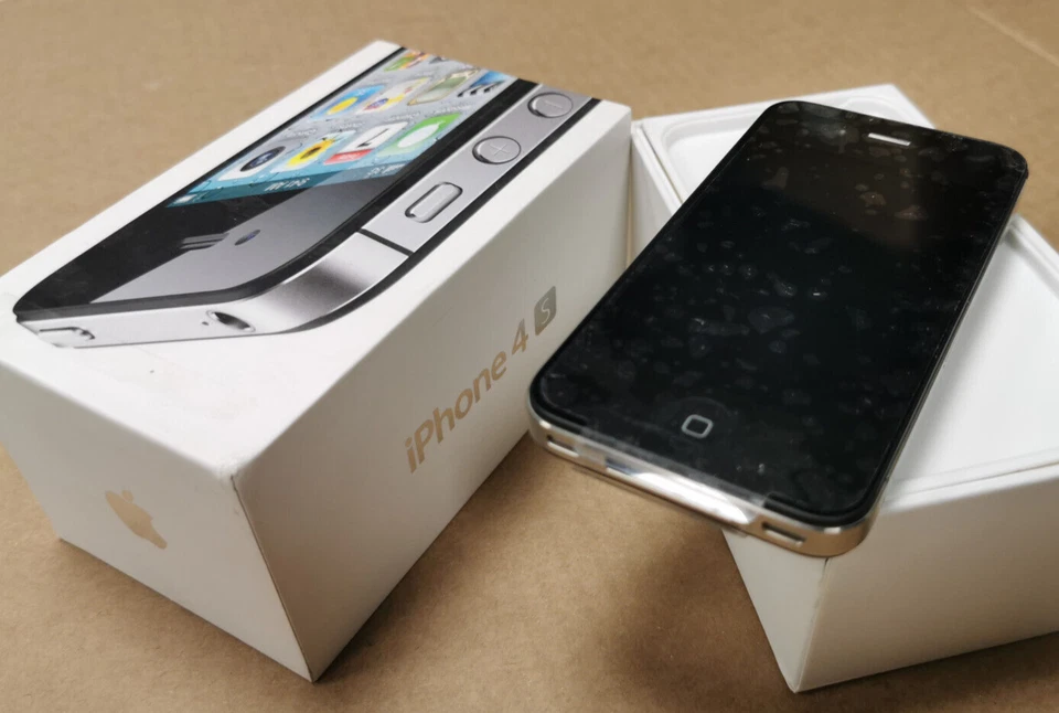 Apple iPhone 4s 16GB Smartphone - Black (Network Locked) With Box - Image 2 of 4