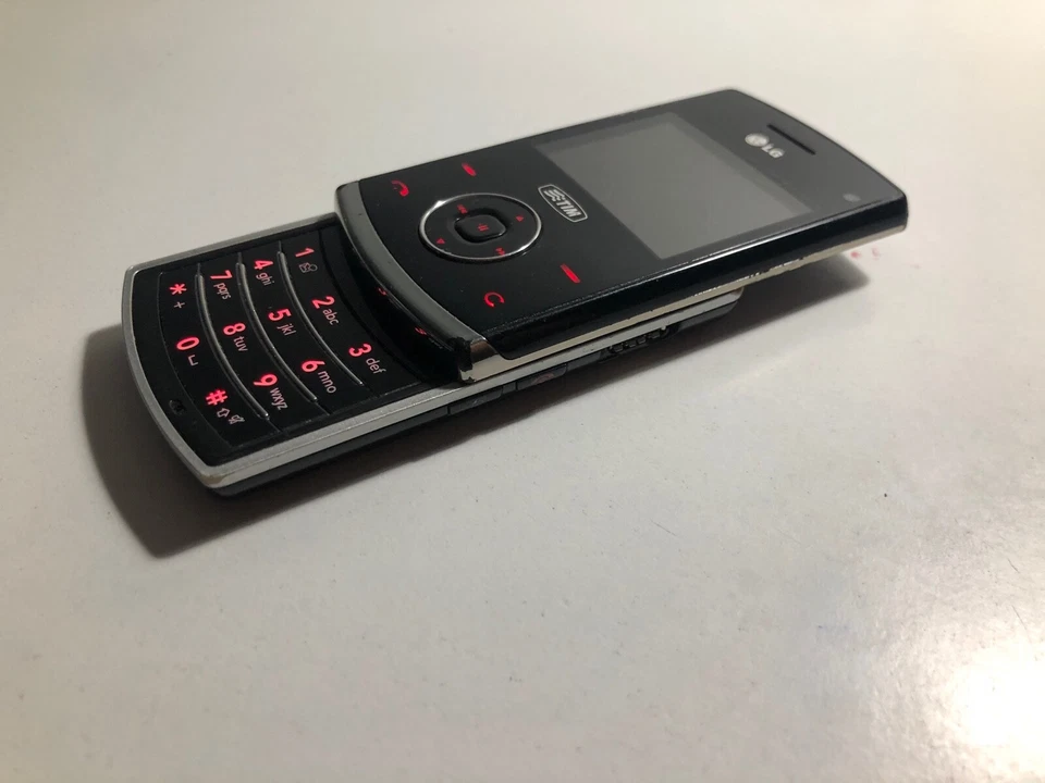 Telefono Cellulare LG KU580 Marcato TIM - Funzionante - Batteria Esausta - Immagine 3 di 4