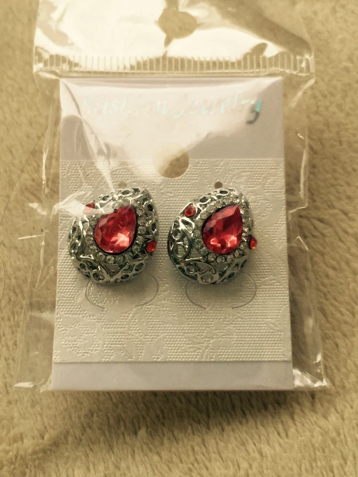 Novos brincos postes estilo artesão cheios de ouro branco fúcsia rosa CZ lágrima - Imagem 2 de 3