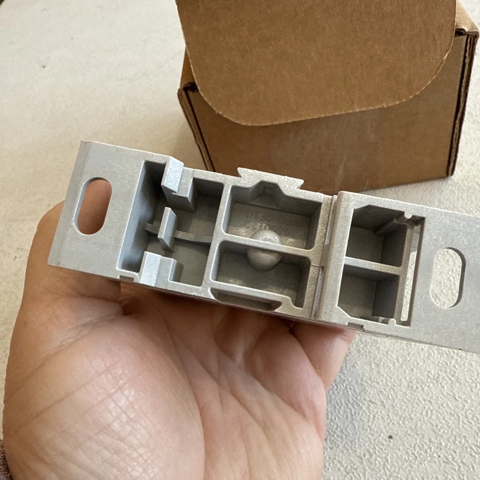 New Marathon EPBCP42 Power Distribution Block Din Rail Mount 200A 600V 1 Pole - Image 3 of 4