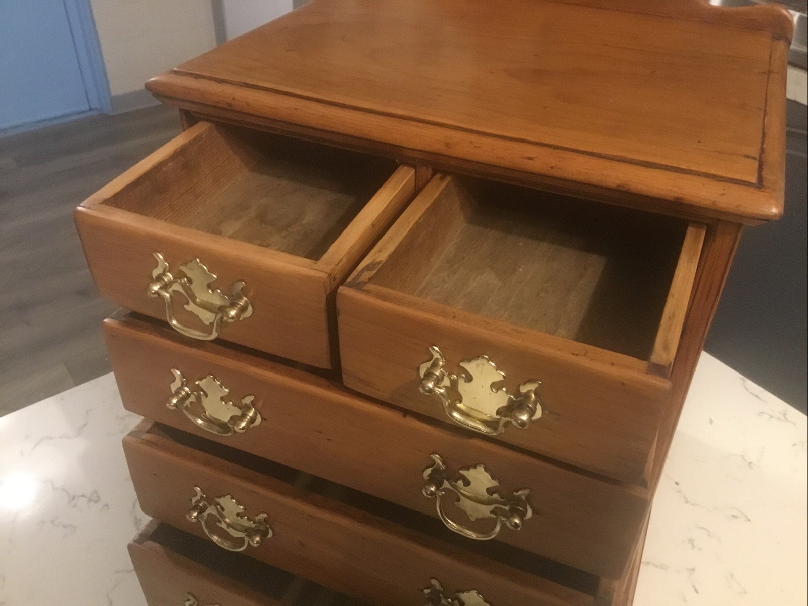 A BEAUTIFUL ANTIQUE PINE MINIATURE CHEST OF DRAWERS, APPRENTICE PIECE CIRCA-1870