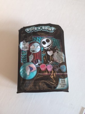 NEW DISNEY NIGHTMARE BEFORE CHRISTMAS Pour N Paint Plaster kit makes 2