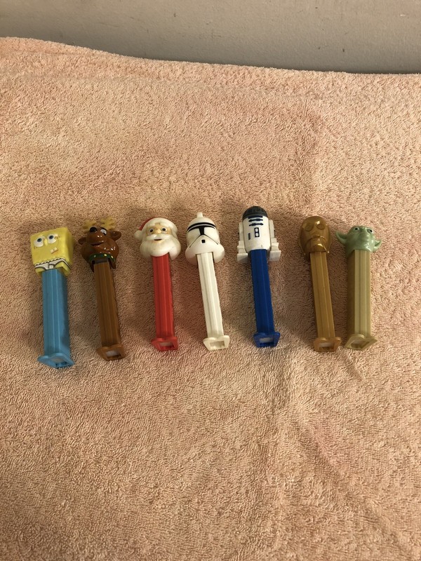 Lot Of 7 PEZ Dispensers Star Wars Sponge Bob & Santa