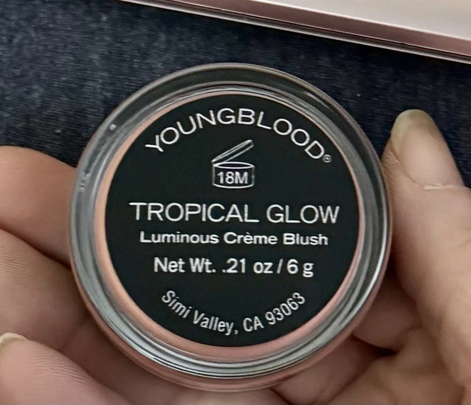 Rubor crema luminoso Youngblood para mujer 0,21 oz Foto 2 de 3