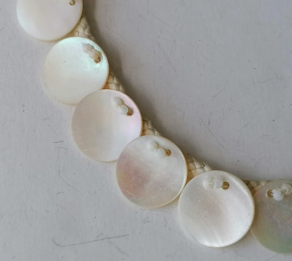 Antique Art Nouveau 1920s Carved Leaf Disc Mother Of Pearl Necklace - Image 3 of 4