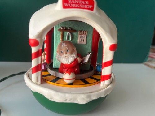 1995 HALLMARK Santa's Workshop Christmas Ornament Motion & Lights Up WORKS w/Box - Picture 5 of 7