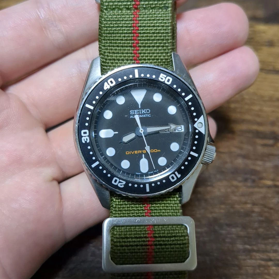 Seiko SKX013 Cal.7S26 Day Date Divers 200m Automatic Mens Watch