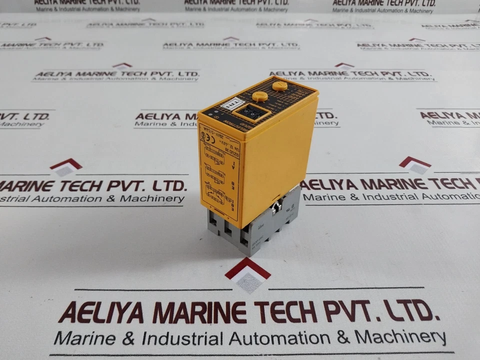 Relé de retardo de tiempo Selectron Gzud 30 con base SR3P-05C Foto 2 de 4